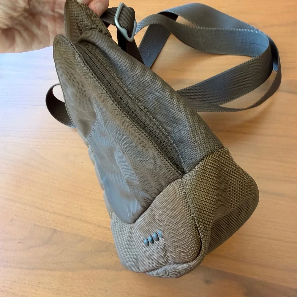 Tumi 5132B Olive Brown Ballistic Nylon Crossbody Messenger Travel Bag 10x10